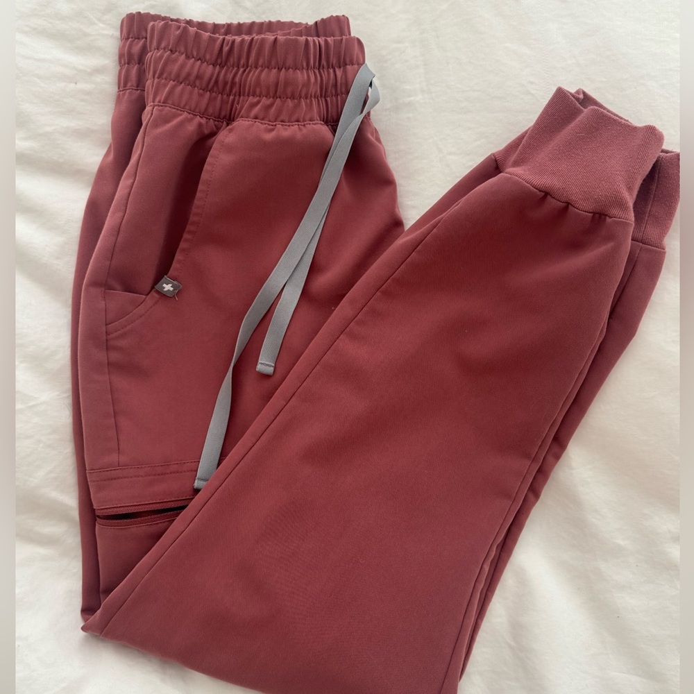 Figs Women's Jogger Pants in Dusty Mauve